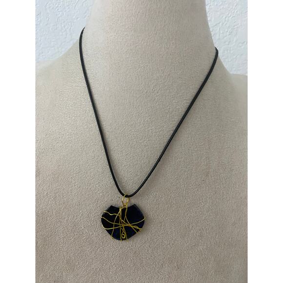 Blue shell pendant necklace - Picture 1 of 4